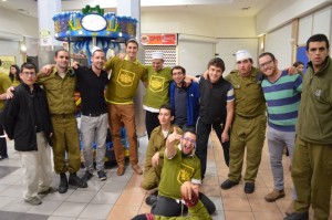Yachad Israel and Magshimmim Chalom pose for a picture while making pizza.